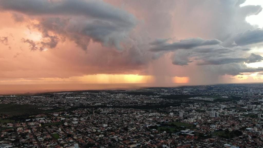 O Instituto Nacional de Meteorologia (INMET) emitiu, nesta segunda-feira (04), um alerta de chuvas intensas para Uberlândia