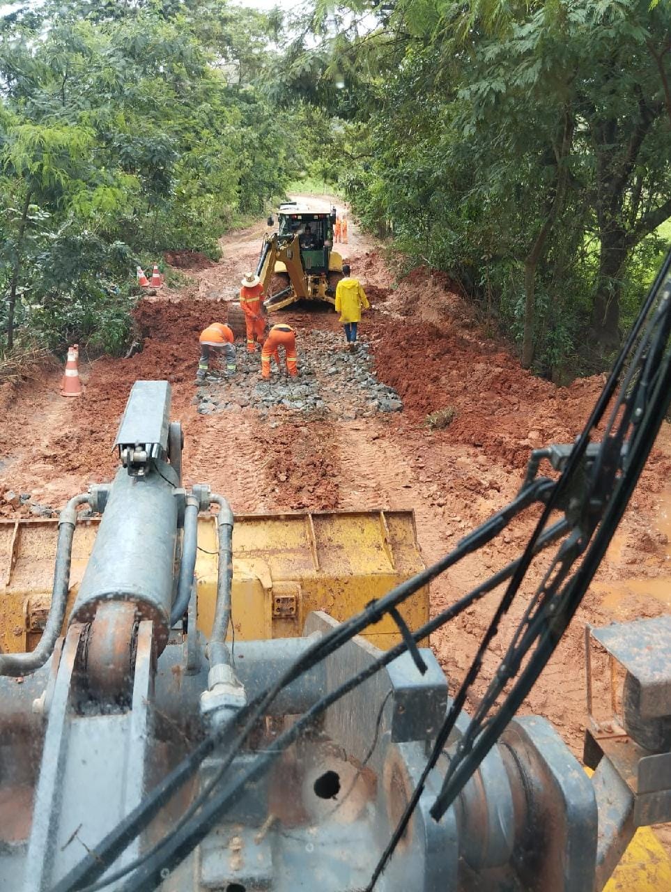 Trecho da LMG-744 está Bloqueado devido ao rompimento de um bueiro; saiba a previsão post image
